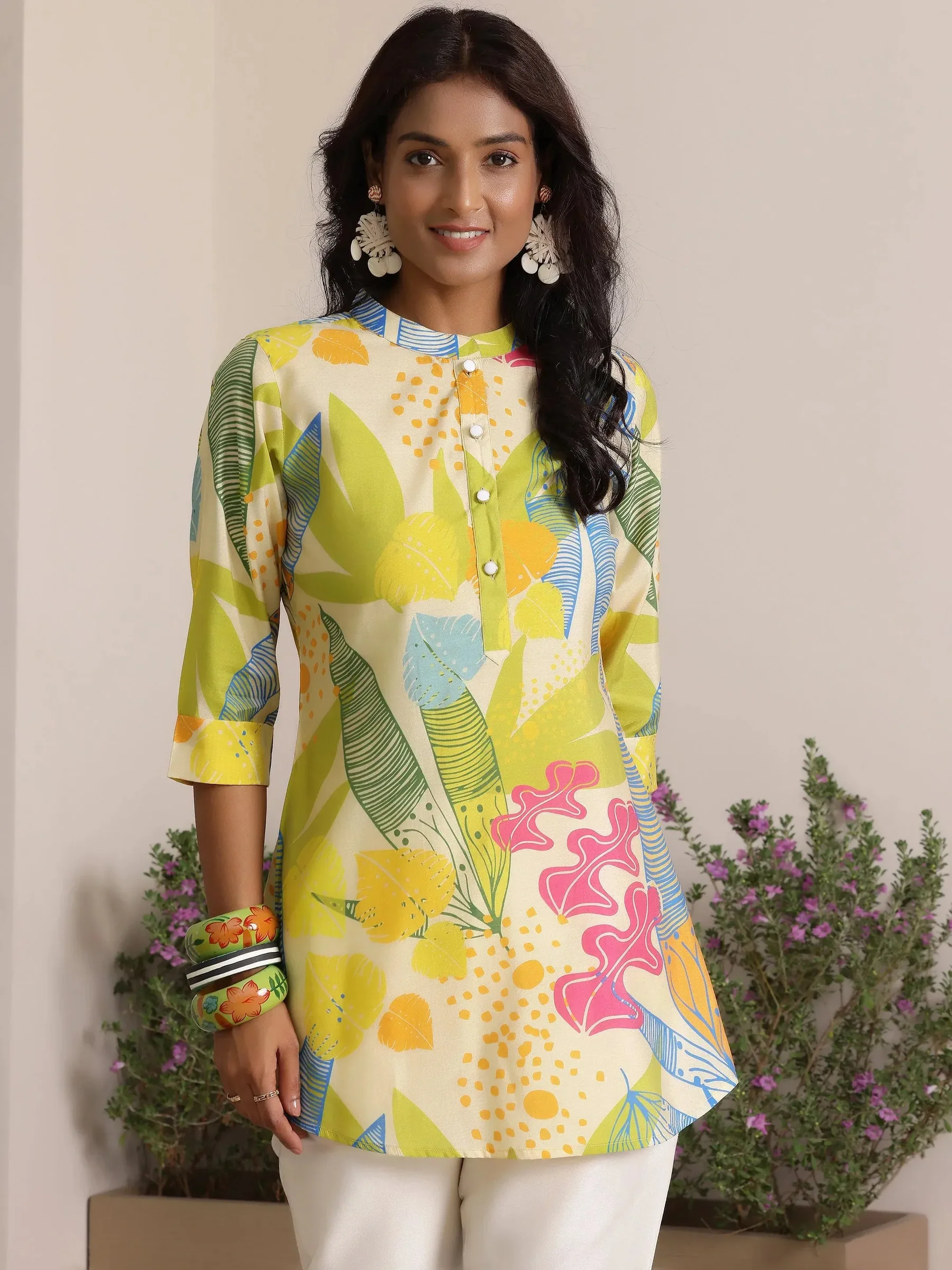 1_39ca9d27-5988-4dc1-ba9f-48b4605e1c0a.webp Cream Printed Silk Blend Straight Kurti - Image 1